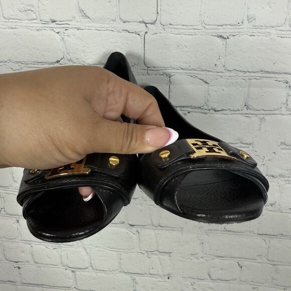 Tory Burch Open Toe Sandals Women Size 7 Embellished Black Gold Logo Flat Preppy - Picture 16 of 16